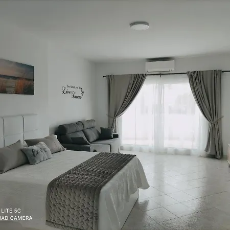 Benalsuite Estudio, Piscina Y Playa En Benalbeach, Apartment *